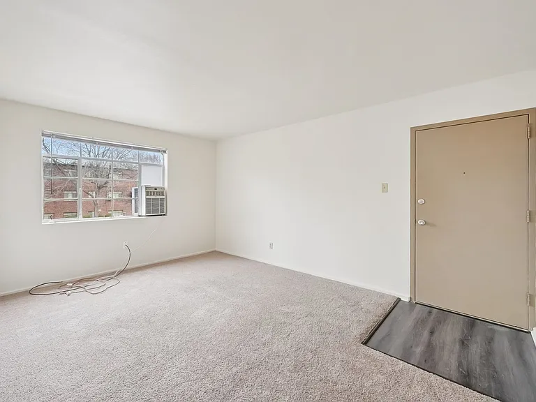 Clifton Woods Apartments — Photo 50