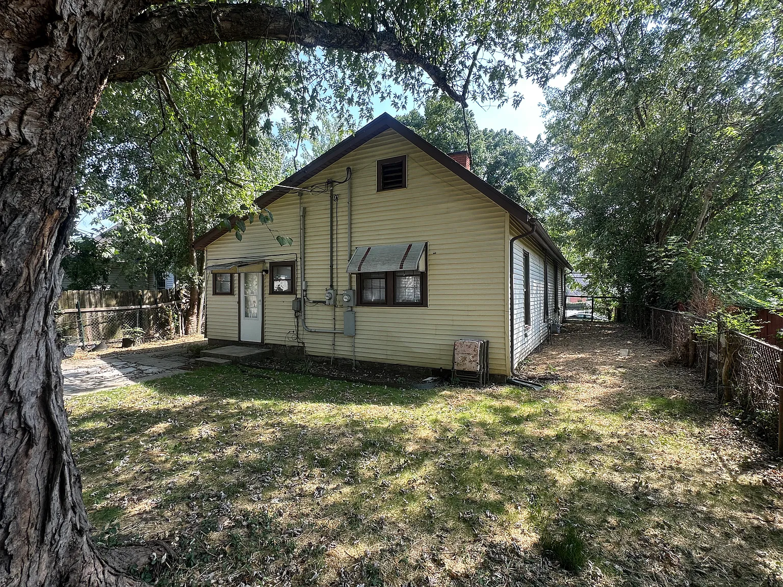 218 Holmes Street — Photo 3