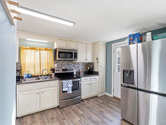 5th image of 291 Central Curve Rd