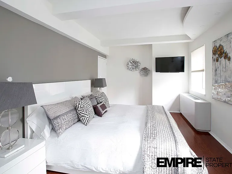 150 W 51st St #2102 — Photo 17