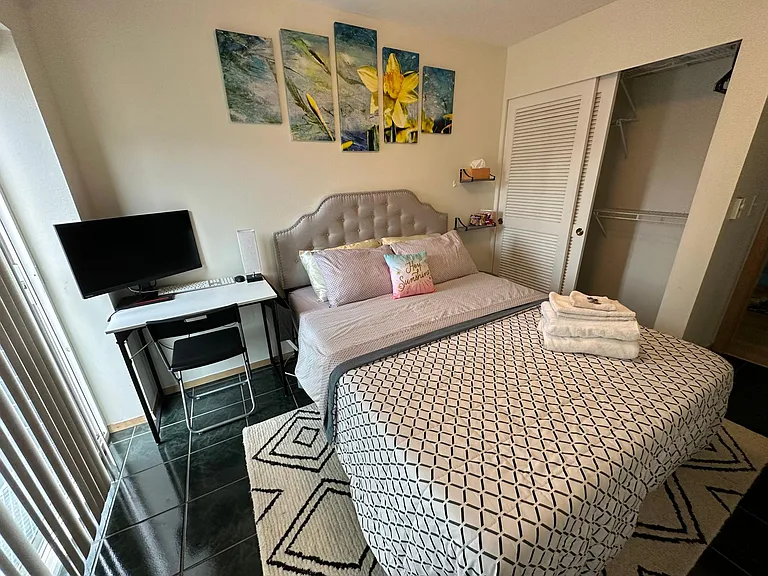 712 E Denny Way — Photo 8
