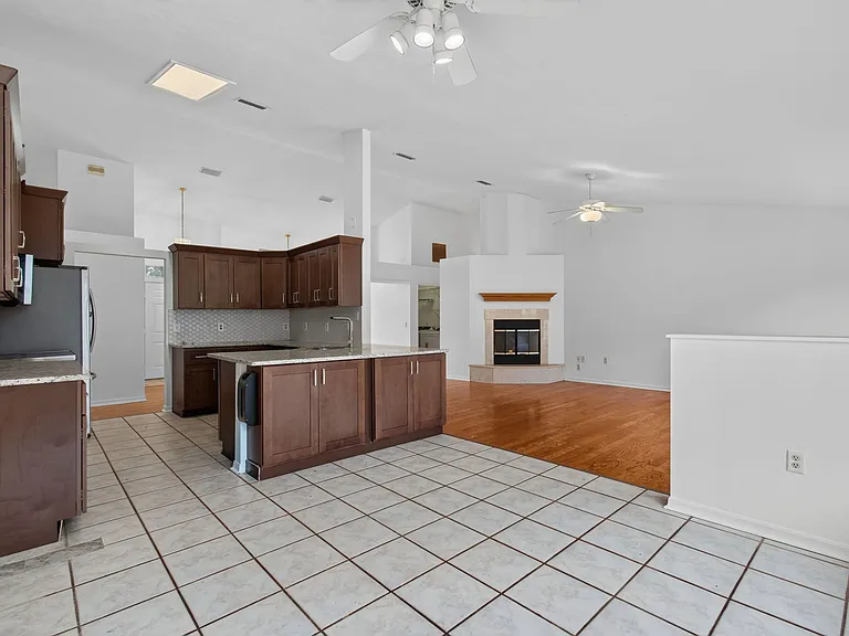2324 NW 40th Pl — Photo 12