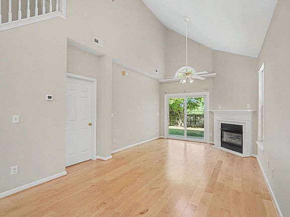 5th image of 445 Commons Dr