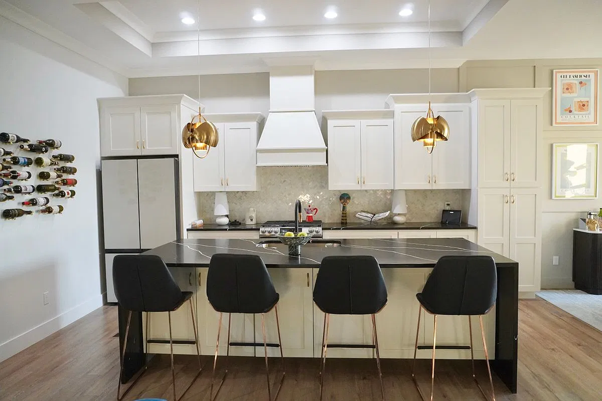 6 bed, 3.5 bath, 2745 sqft, $3,800 — Photo 4