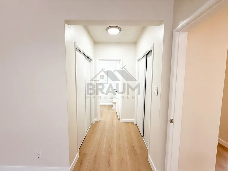 13129 OXNARD ST. — Photo 57