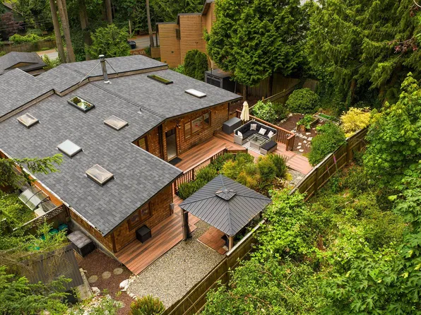 1222 Miller Rd, Bowen Island, BC V0N 1G1