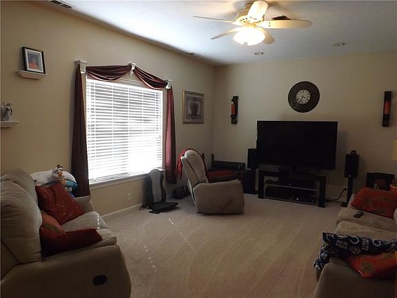 3rd image of 257 Schoolhouse Ln