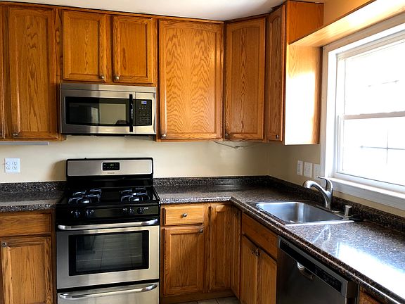 2nd image of 6284 Paddington Ln