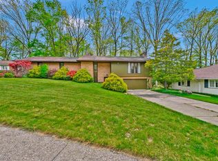 8309 Pin Oak Dr, Parma, OH 44130