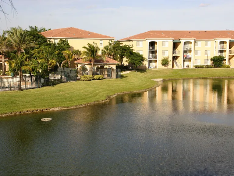 Vista Verde at Coconut Creek — Photo 4