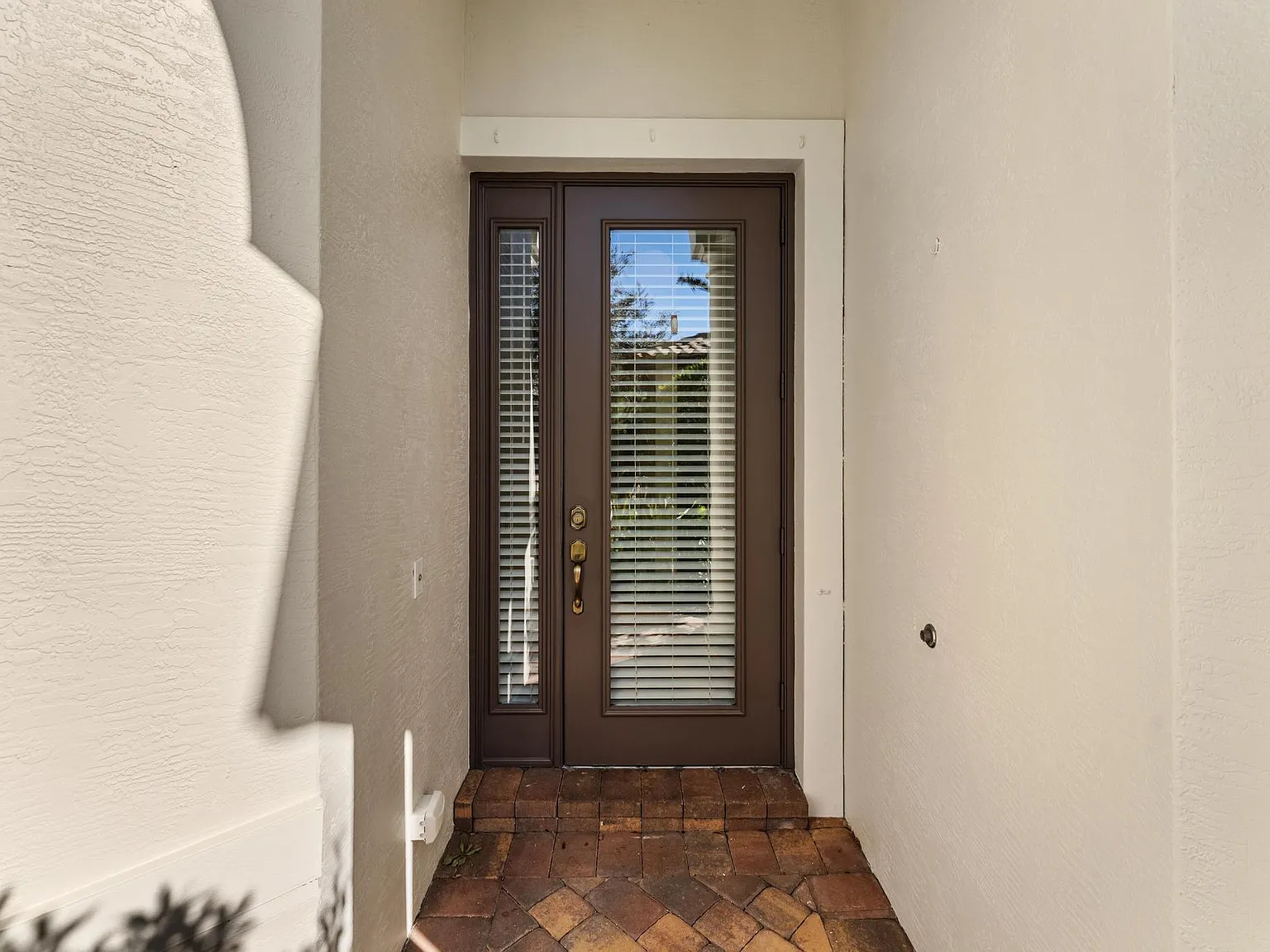 3 bed, 2.0 bath, 2206 sqft, $3,900 — Photo 3
