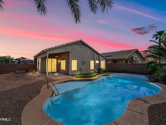 4th image of 42561 W DESERT FAIRWAYS Drive