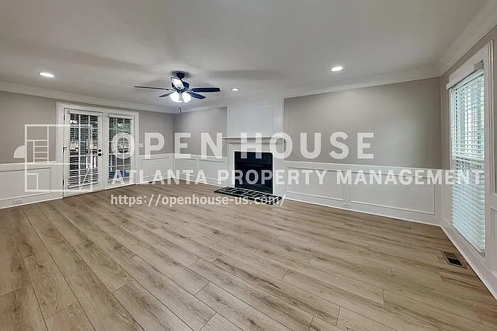 4 bed, 2.5 bath, 3260 sqft, $2,975 — Photo 3