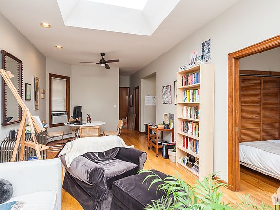 4th image of 3833 N Southport Ave APT 3R