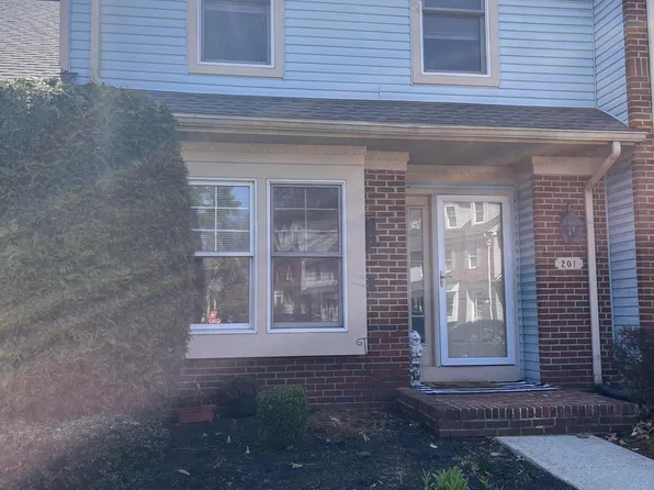 201 Williamsburg Ct, Marlton, NJ 08053