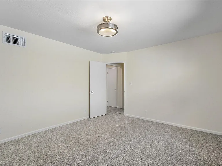2015 Central Ave #C - 2 bedroom | 1.5 bath — Photo 15