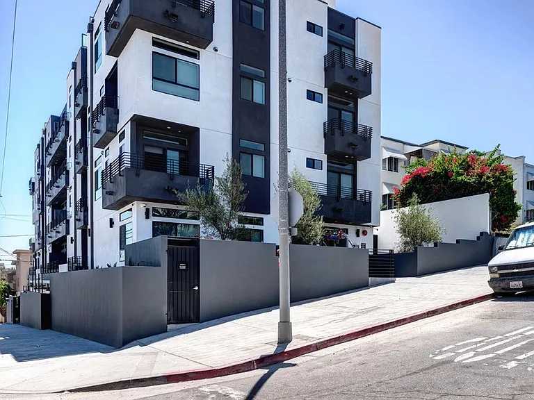 338 N Mariposa Ave — Photo 39