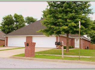 69 W Dakota Trl, Farmington, AR 72730