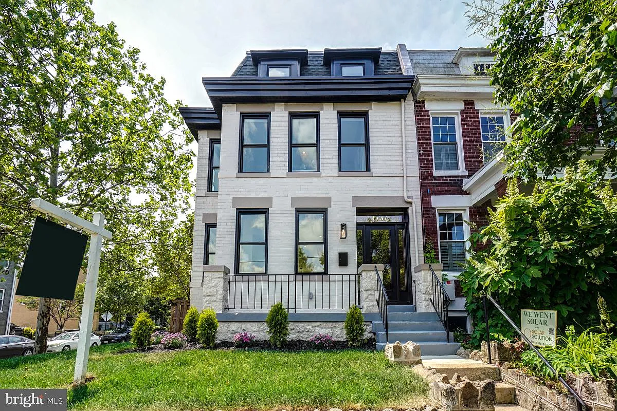 1757 A St SE photo 1