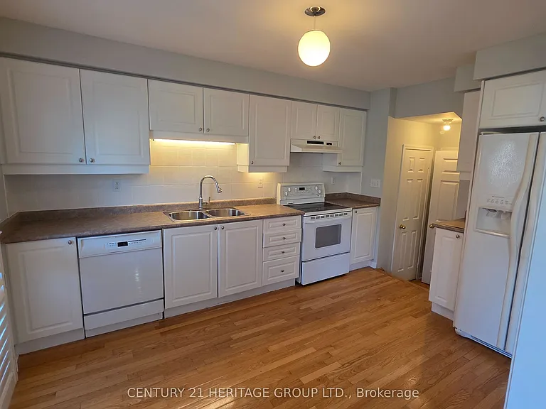 1134 Barclay Cir — Photo 5