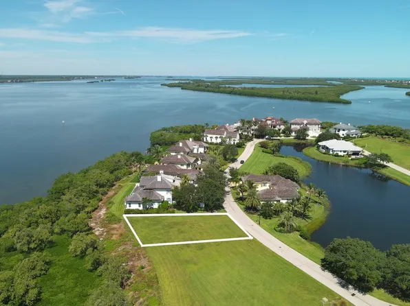 9225 W Marsh Island Dr, Vero Beach, FL 32963