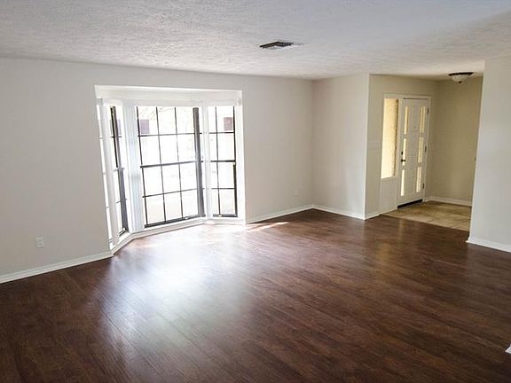 3rd image of 2834 Bellwood Dr