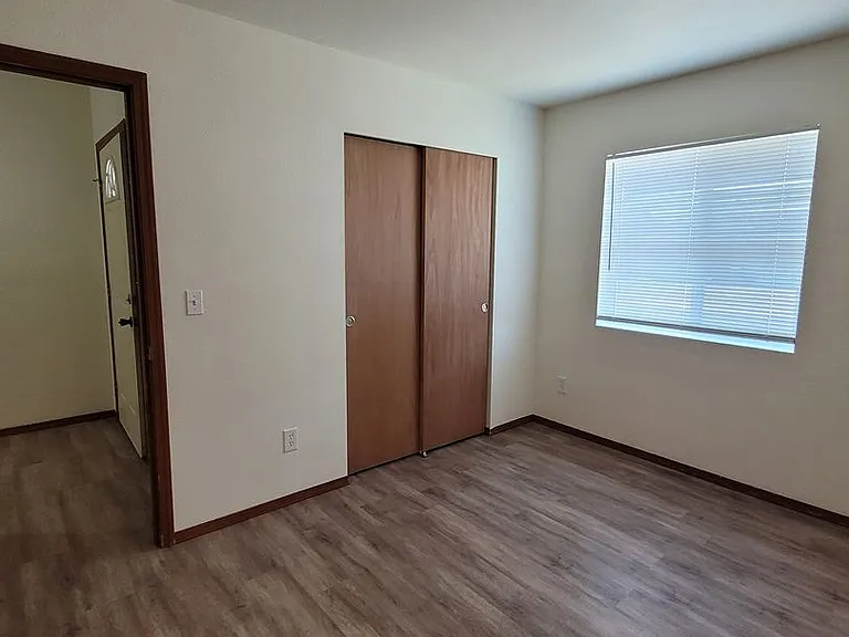 1216 W Franklin St — Photo 10