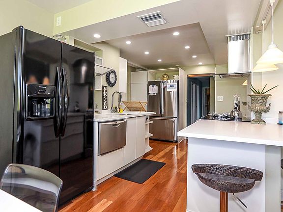 4th image of 465 W Dominion Dr Unit 210