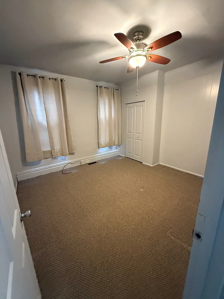 Building Photo - 148 Edgington Ln