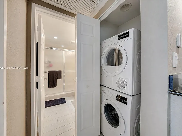 10350 W Bay Harbor Dr #4R — Photo 11