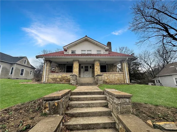 500 N College St, Richmond, MO 64085