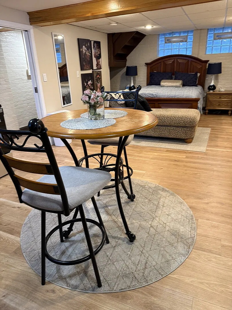 Larchmere Apartment | 5 Min to Cleveland Clinic — Photo 3