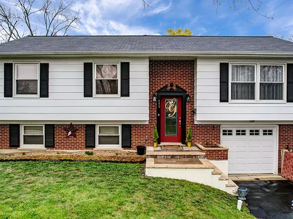 640 Surryse Rd, Lake Zurich, IL 60047