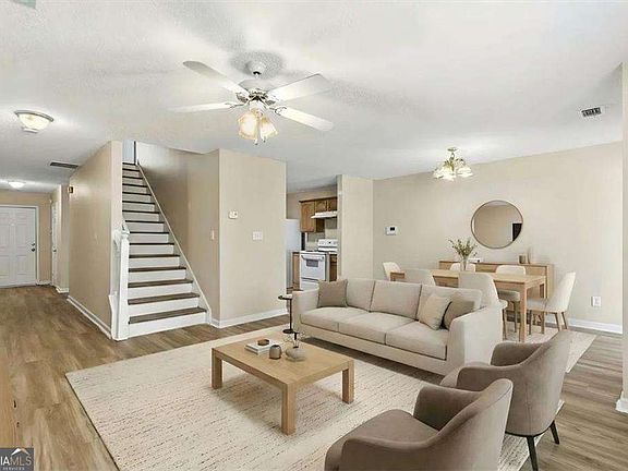 4th image of 460 Parkway Rd