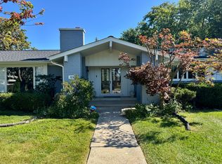 69 Windsor Dr, Oak Brook, IL 60523