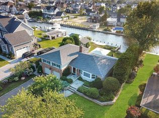 96 Sequams Ln E, West Islip, NY 11795