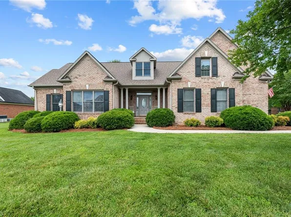 3085 Heritage Ln, Burlington, NC 27215