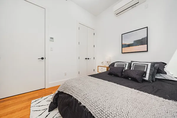 Rented by Nooklyn NYC LLC | media 43