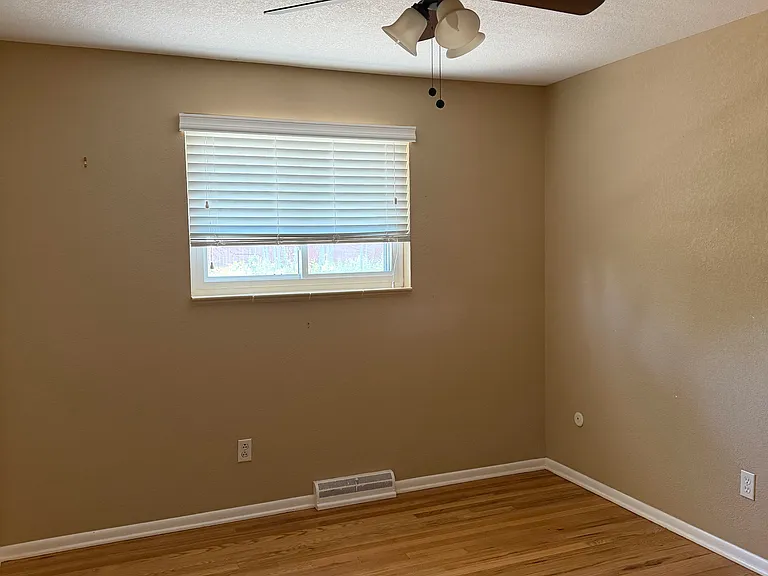 2510 Iris St — Photo 8