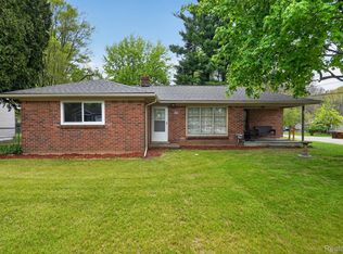 403 Pond St, Pinckney, MI 48169