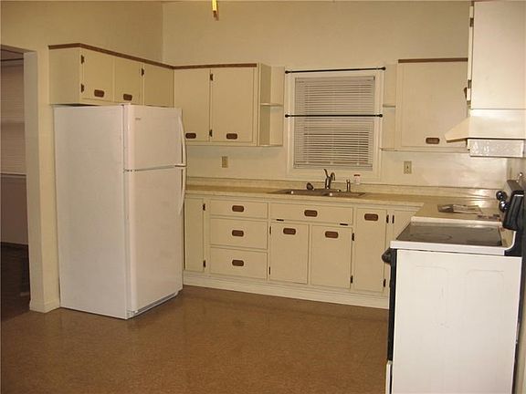 Nice size kitchen plenty of room for a table and chairs