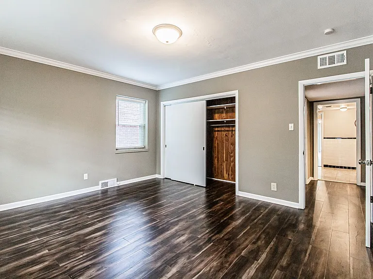 (293) 8301 Delmar — Photo 15