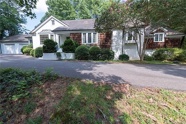 1st image of 450 Deauville Rd
