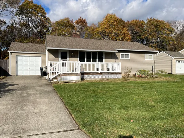 335 Alfred Street, North Babylon, NY 11703