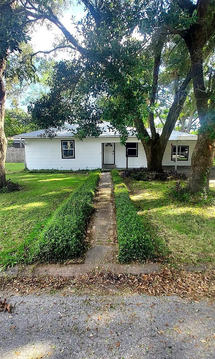 3 bed, 2.0 bath, 1378 sqft, $1,995 — Photo 1