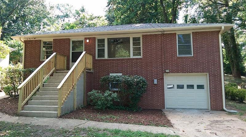 1st image of 115 Larose Cir SE