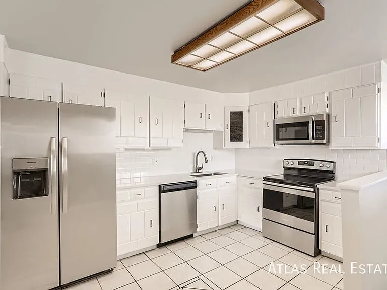 364 S Peoria Cir — Photo 4