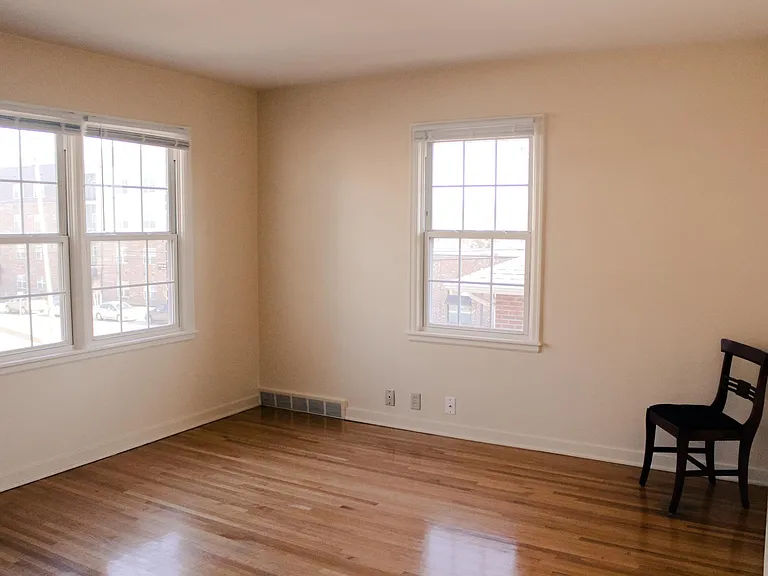 Living Room with 3 windows