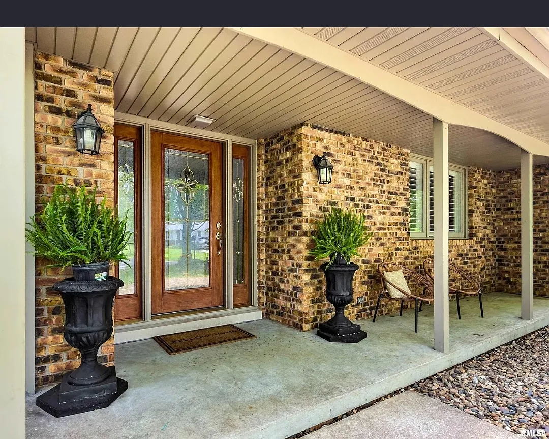 5 bed, 3692 sqft, $3,000 — Photo 2