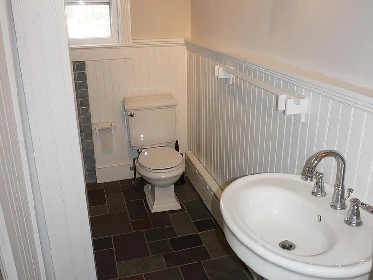 535 Sandy St — Photo 17